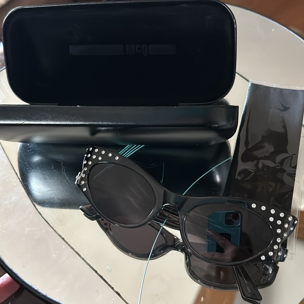 McQ by Alexander McQueen Wing Studded Sunglasses - Picture 5 of 13